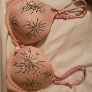 Victoria secret goreous push up bra